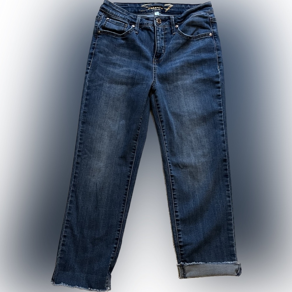 Like new SEVEN blue cropped jeans size 4